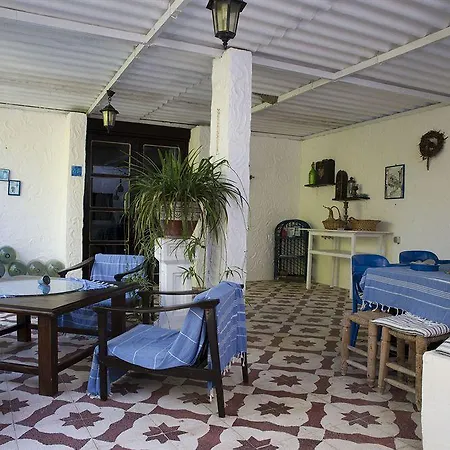 Bakkhos Guest house 3*