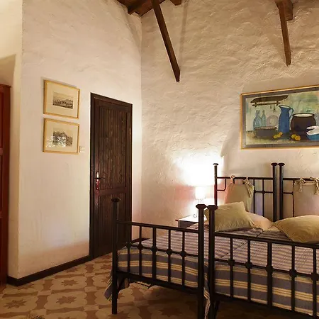Bakkhos Guest house