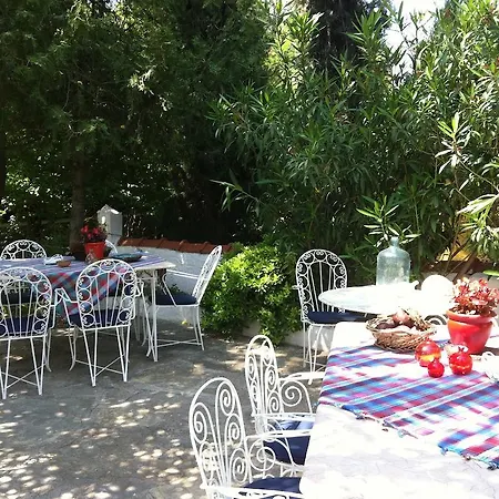 Bakkhos Guest house