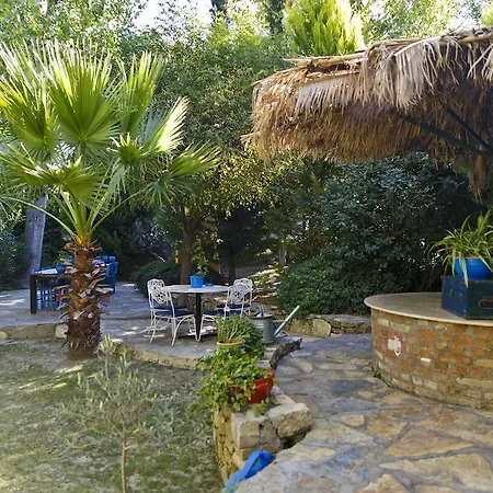 Bakkhos Guest house